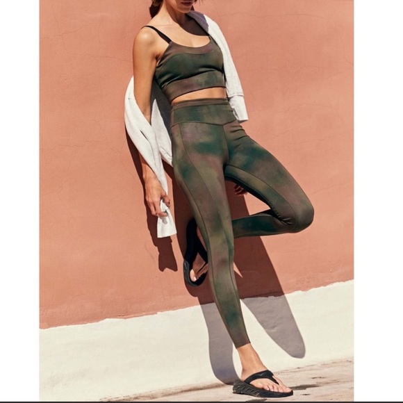 FP Movement Beat The Heat Reversible Legging Size M - Picture 2 of 2